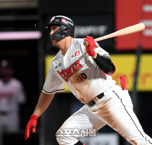 [포토] 황재균, KBO 역대 34번째 2500루타 달성