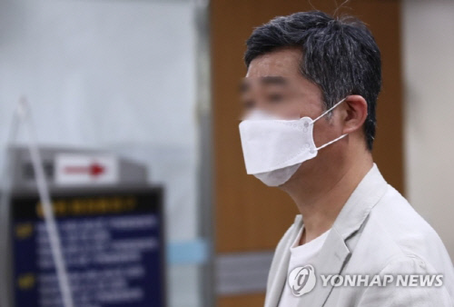 '채용비리 혐의' 조국 동생, 1심서 징역 1년 법정구속