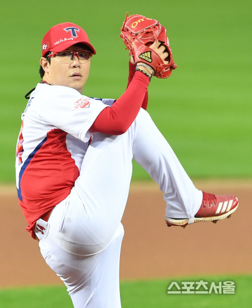 [포토] 양현종, 웨스틴 브룩스의 쾌유를 위해...모자에?