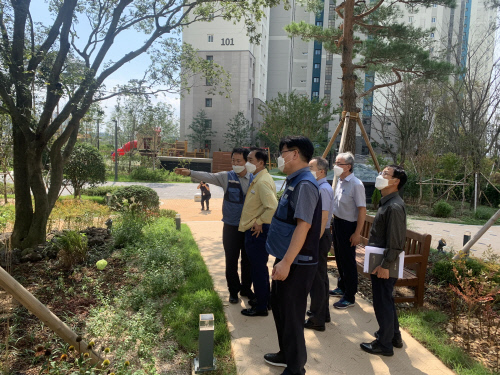 도시 공원도 포스코건설 아파트 조경처럼, 평택시, 더샵 조경 배우기 나서