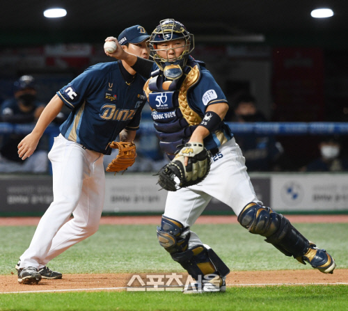 [포토] NC 양의지, 침착하게~