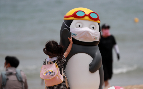 펭수, 국회 국감장에 소환…EBS 수익배분 낱낱이 밝힐까