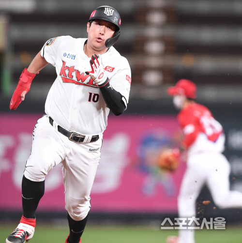 [포토] kt 황재균, 뛰어라 뛰어!