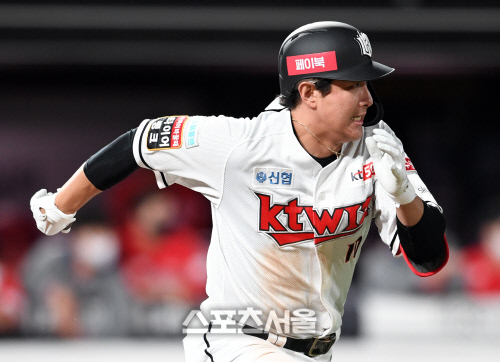 [포토]KT 황재균, 투지 넘치는 전력 질주