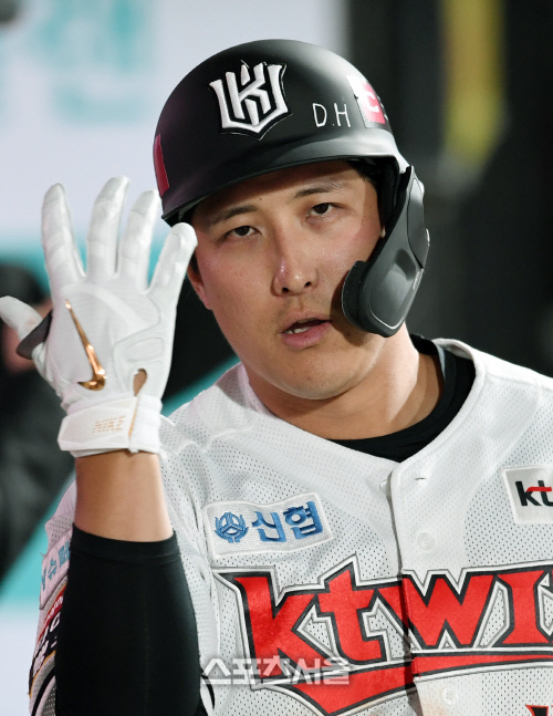 [포토]2점포 황재균, 단독 3위를 향해!