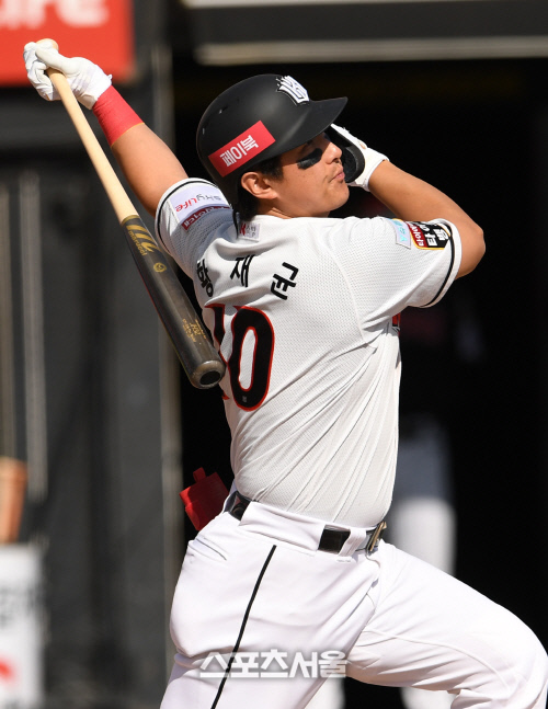 [포토]KT 황재균, LG전 3회말 역전 2타점 2루타