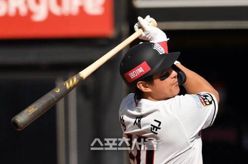 [포토]역전 2타점 2루타 KT 황재균, 힘차게 스윙!