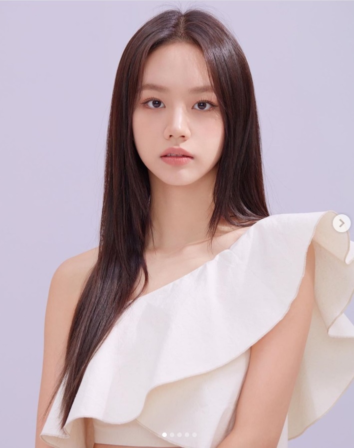 '원래 예뻤던 개딸'  혜리, 감탄사 터지는 10주년 프로필 공개