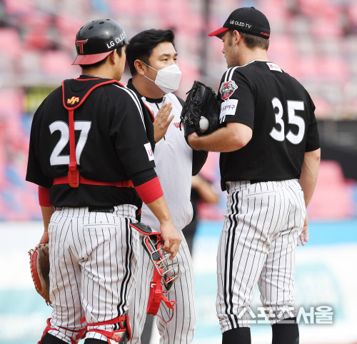 평소보다 구속 안 나왔던 윌슨, 팔꿈치 통증으로 교체[SS현장]