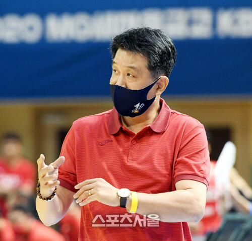 [포토] 전자랜드 유도훈 감독, 컵대회 우승을 향해!