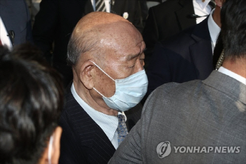 "구형 관심 없다"는 전두환 측, 징역 1년 6개월 구형