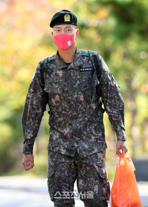 [포토]상주 상무 권경원, 군복 입고 대표팀 소집 입장!