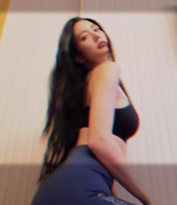 섹시 美 뽐내는 '레깅스 여신' 클라라의 자태 [★SNS]