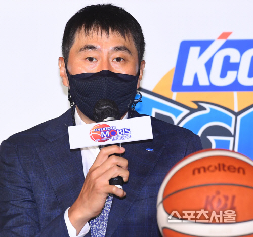 [포토] 삼성 이상민 감독, 새 시즌 각오는...!