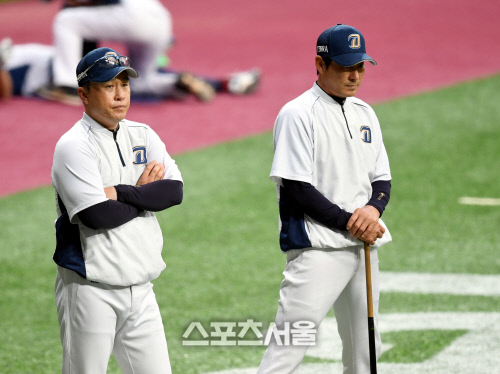 [포토] 훈련 지켜보는 이동욱 감독