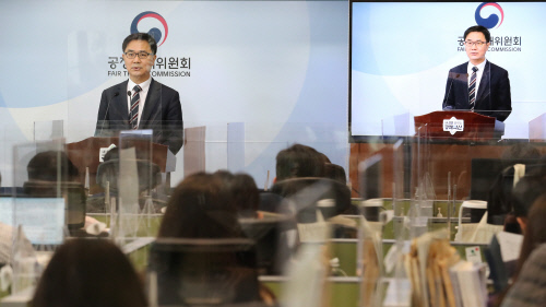 공정위, 자사 서비스를 우선 노출한 네이버 쇼핑·동영상 제재