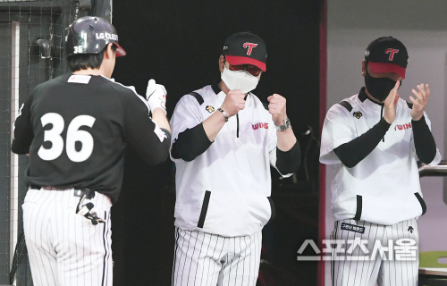 [포토] LG 류중일 감독, 이형종까지...불방망이?