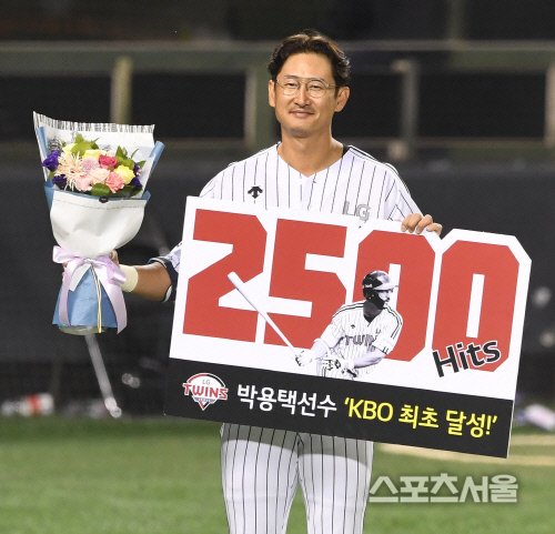 [포토] LG 박용택, KBO 최초...2500 안타!