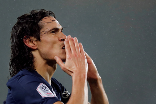 SOCCER-ENGLAND-MUN/CAVANI