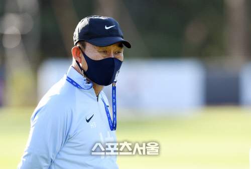 [포토]올림픽대표팀의 김학범 감독, 잘 준비하면...