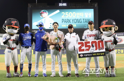 박용택이 세운 2500안타 금자탑, 다음 주자는 손아섭·김현수 유력