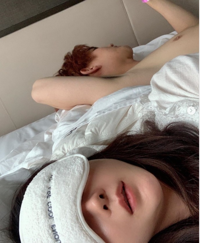 '침실홍보?' 함소원 상품홍보에 '상의탈의' 남편 진화 공개 눈살