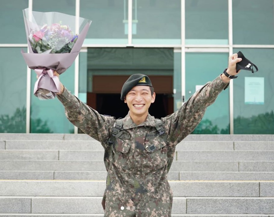 세상 신난 '전역' 정진운에 "내 저 기분 잘 알지" 조권 훈훈 축하