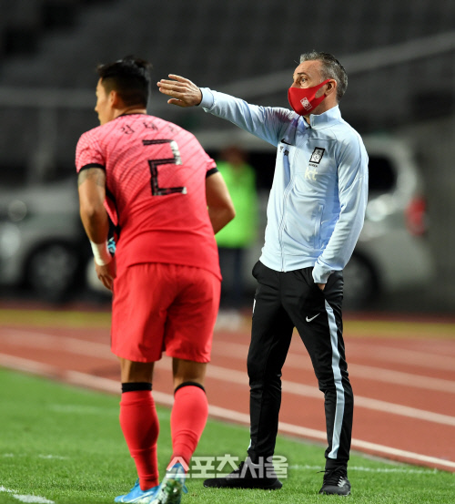 [포토] 벤투 감독 \'빨리 올라가\'