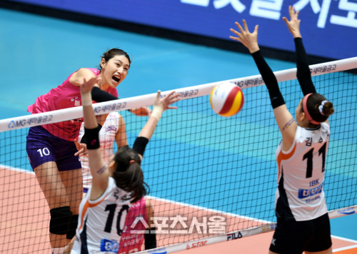 [포토] 김연경 \'한 박자 빠른 스파이크\'