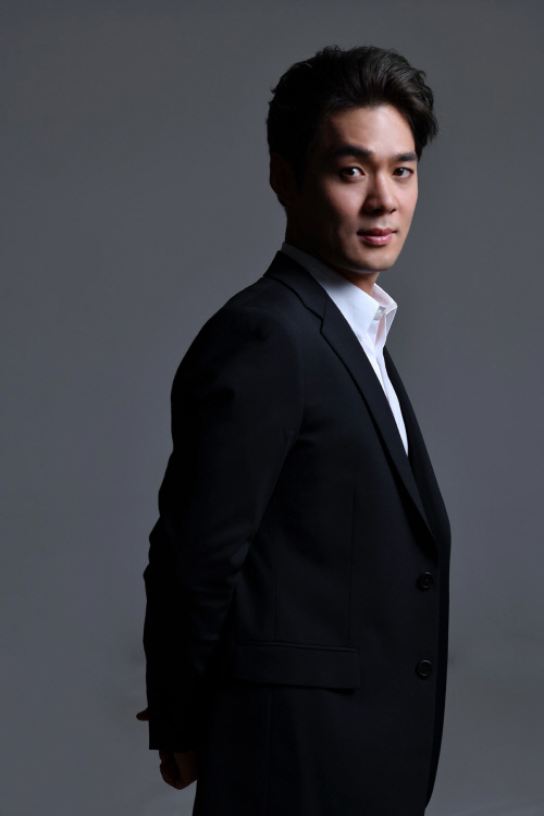 배우 이준혁, 오는 12월 연극 'BEEP:비프'서 영어교사 역