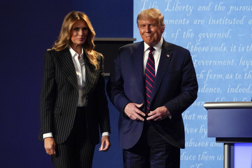 트럼프와는 다른 멜라니아의 코로나 투병기 "극한의 피로 느꼈다"