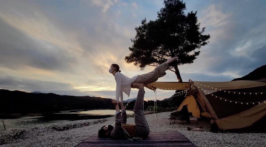 '날아오를듯' 김고은, 영화 '언택트' 속 묘기같은 요가장면 공개.