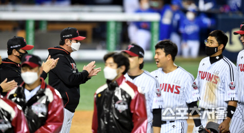 [포토] 류중일 감독 \'모두 잘했어\'