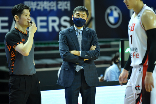 4연패 빠진 삼성 이상민 감독 "상대 지역방어 못뚫었다"[패장]