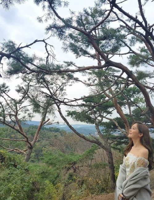 "청순미 폭발" 성유리, 오프숄더 드레스 자태 '시선강탈'[★SNS]