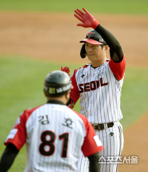 [포토] 오지환, 3회 깨끗한 중전안타