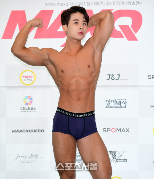 김민종, 맥스큐 12월호 커버를 장식하는 스타 트레이너![포토]