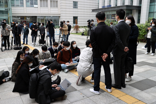 "죽으면 책임진다"던 택시기사, 구급차 가로막은 죄로 1심서 징역 2년