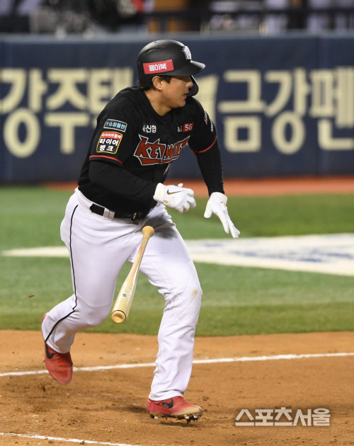 [포토] kt 황재균, 기어코 역전을 만드는 적시타!