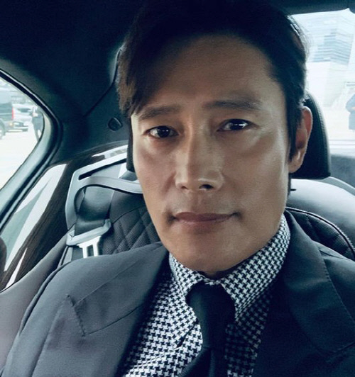 이병헌 "영화행사 가는길이 낯설다"…부일영화상 남우주연상 수상[★SNS]