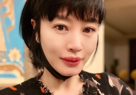 "청순열매 드시나요?"김혜수, 일상속 빛나는 동안미모 [★SNS]