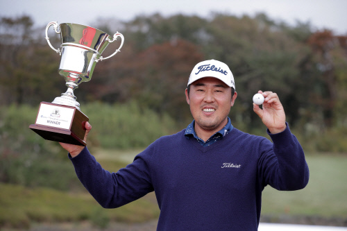 이원준 우승트로피