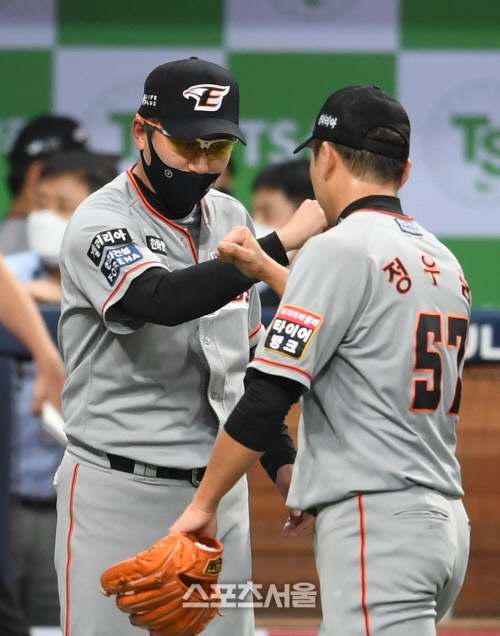 '최원호 감독대행,  잘 부탁해'. 순위는 한화가 알려준다.