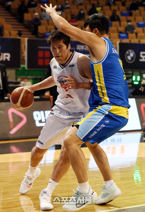 [포토] 함지훈 '과감한 돌파'