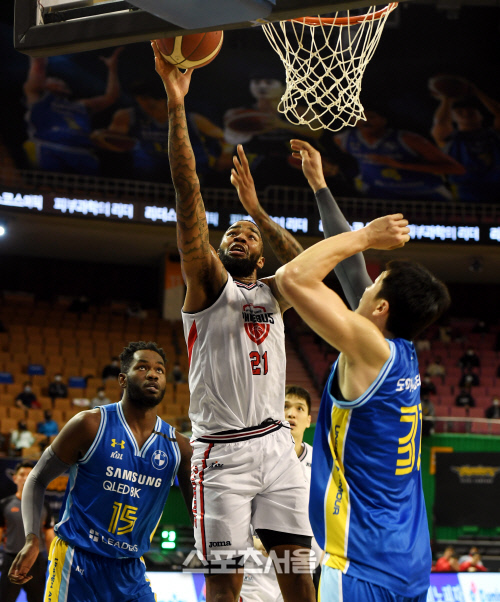 [포토] 숀롱 '과감한 돌파 후 슛'