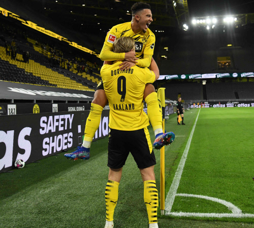 FBL-GER-BUNDESLIGA-DORTMUND-SCHALKE <YONHAP NO-0702> (AFP)