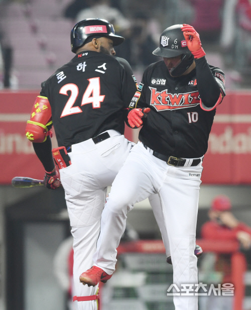 [포토] kt 황재균-로하스, 신난다~ 홈런 세리머니!