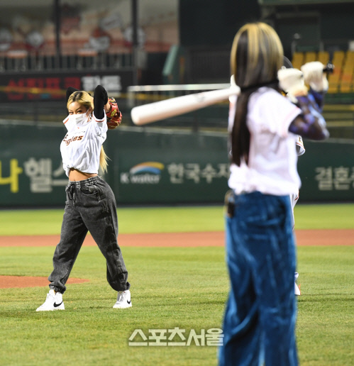 [포토]제시의 시구와 이효리의 시타