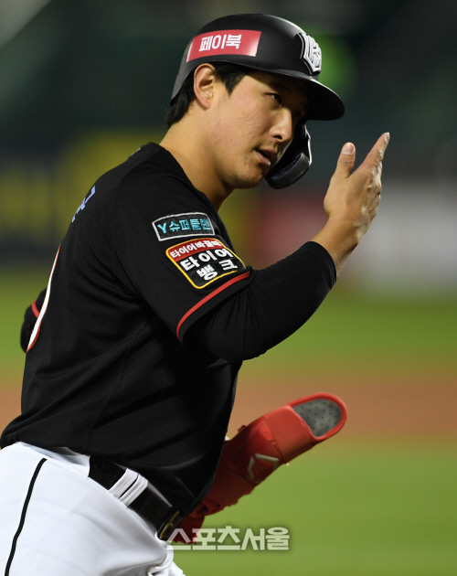 [포토]3경기 연속 홈런 KT 황재균, 오늘은 이긴다!