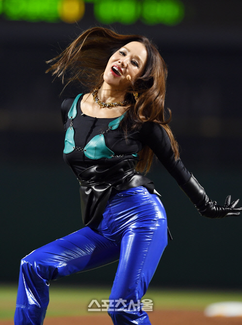 [포토]환불원정대 엄정화, 유연하게!